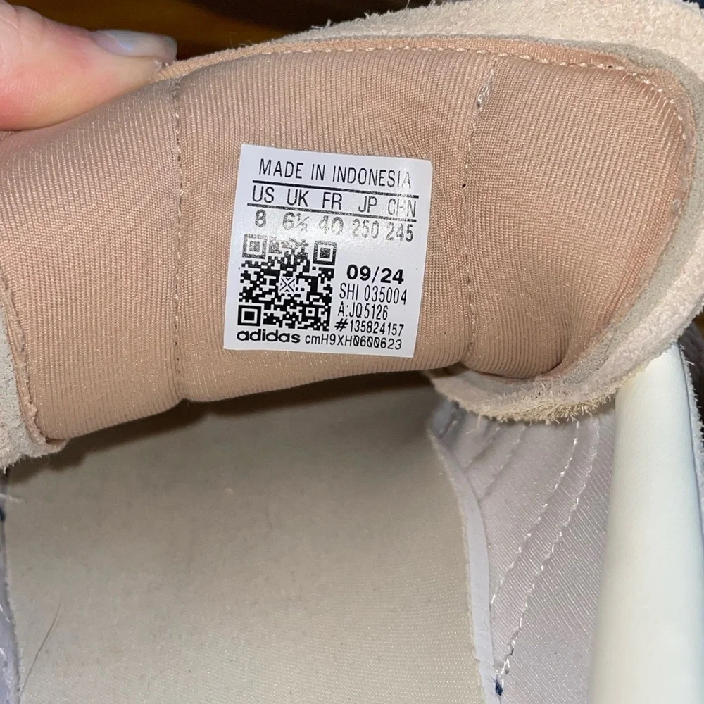 Adidas Gazelle Bold, women’s size 8, cream and navy sneakers - Picture 7 of 8